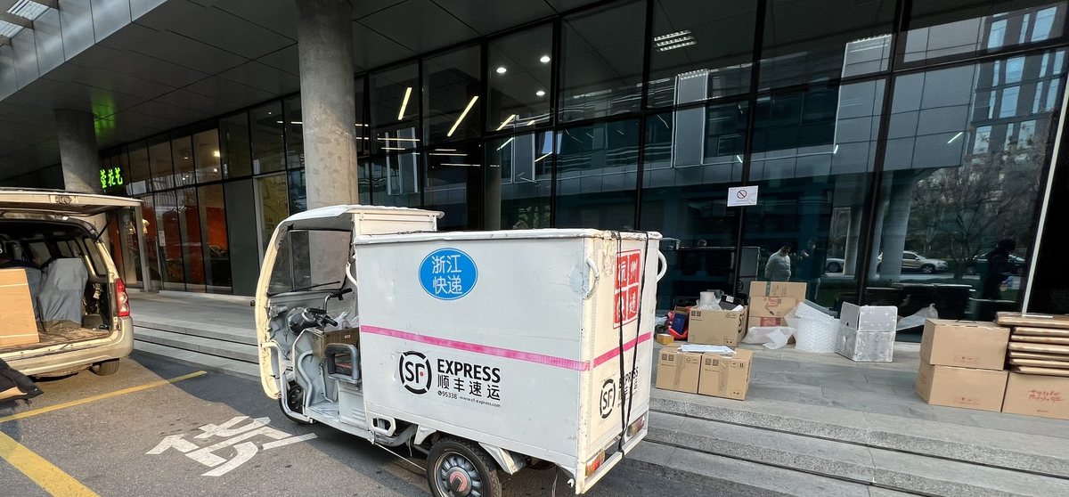 アリババ杭州本社の敷地内にある順豊(SF Express)の受け渡し拠点